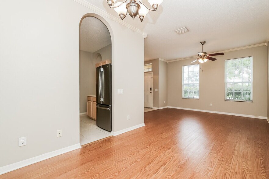 Building Photo - 1231 Loretto Cir