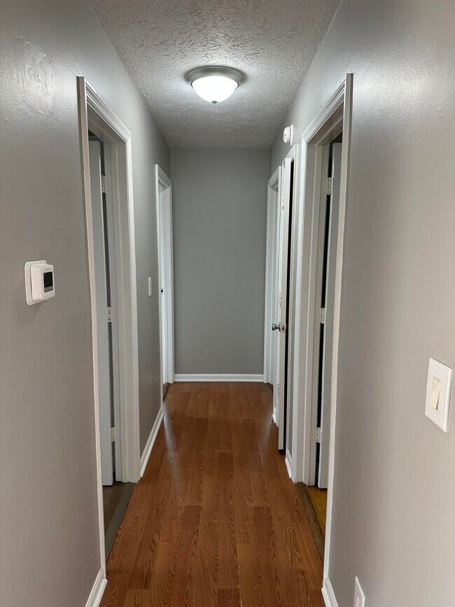 Building Photo - 3369 Holwyn Rd