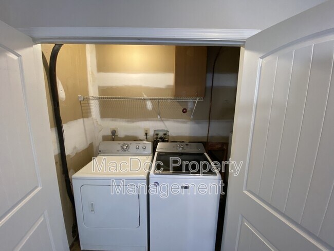 Building Photo - 105 Raquel Ct