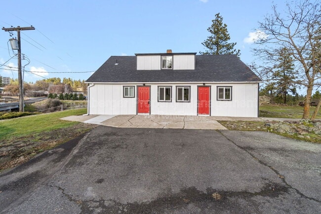 Building Photo - 1909 S Garden Springs Rd