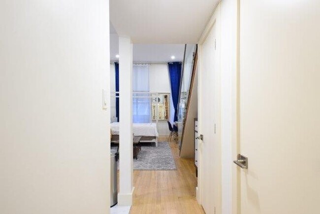 Building Photo - 244 E 75th St