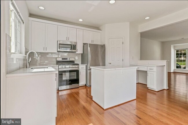 Building Photo - 2418 Misty Dawn Ct