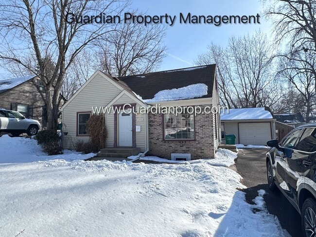 Building Photo - St Louis Park Single Family Home, Large Yard, 1 Car Garage, 3 Season Porch, W/D