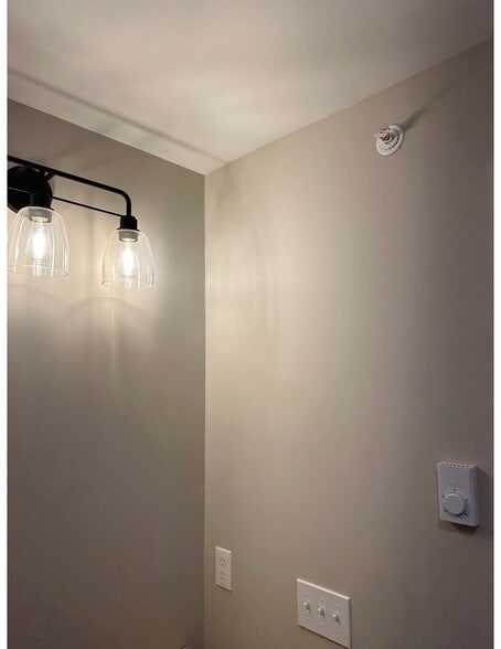 Building Photo - 180 N Winooski Ave