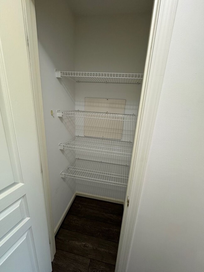 Building Photo - West AVL - Beautifully Updated Townhouse