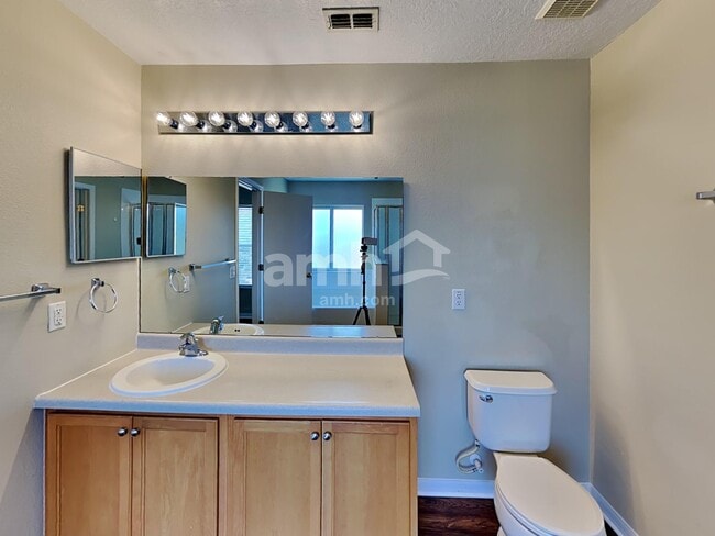 Building Photo - 1612 Redfin Dr