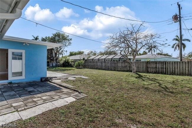 Building Photo - 806 N Entrada Dr