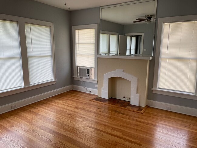 Building Photo - South Highlands Apartment, All Appliances Included