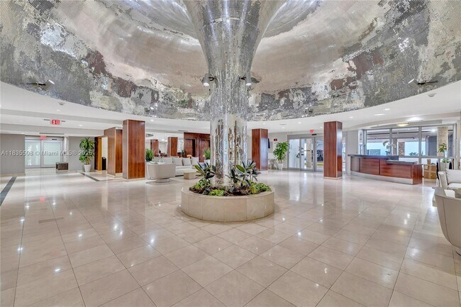Building Photo - 2655 Collins Ave