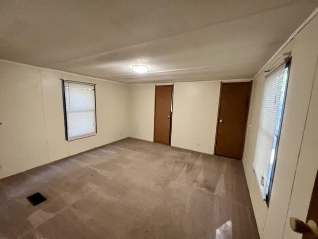 Building Photo - Moble Home 5 minutes to Beach and UNCW, College Rd shopping, Central Wilmington, Wrightsville Beach.
