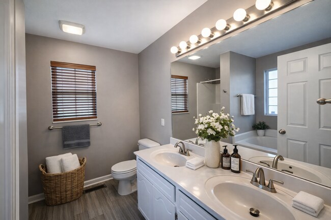 Building Photo - $1795 - 3 Beds 2 Baths + Bonus Room