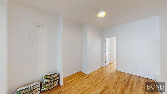 Building Photo - 281 Starr St