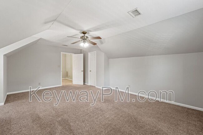 Building Photo - 255 Silver Maple Rd