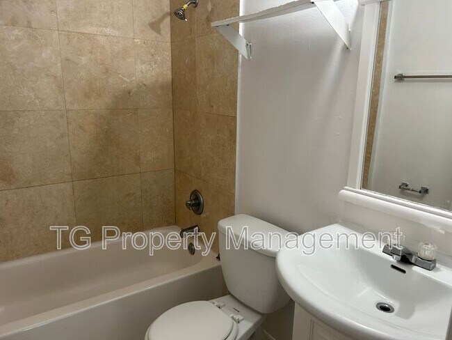 Building Photo - 3914 Rodby Dr