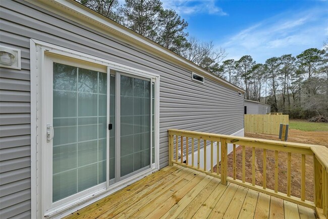Building Photo - 20204 Sherwood Dr