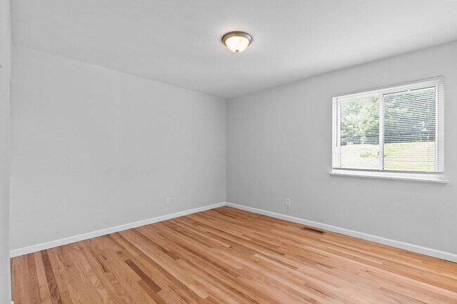 Building Photo - 2629 Glenoak Dr
