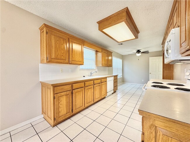 Building Photo - 3050 Birch Pl