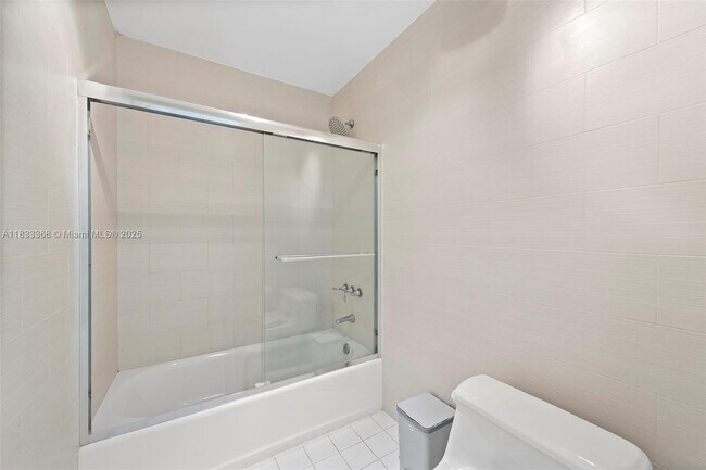 Building Photo - 1415 Sunset Harbour Dr