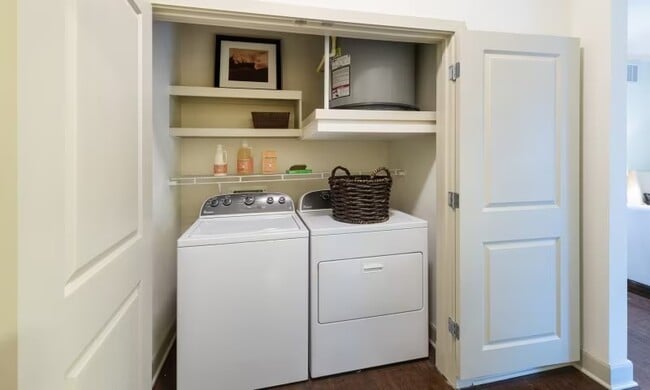 Building Photo - Now Leasing – Spacious Modern Apartments!