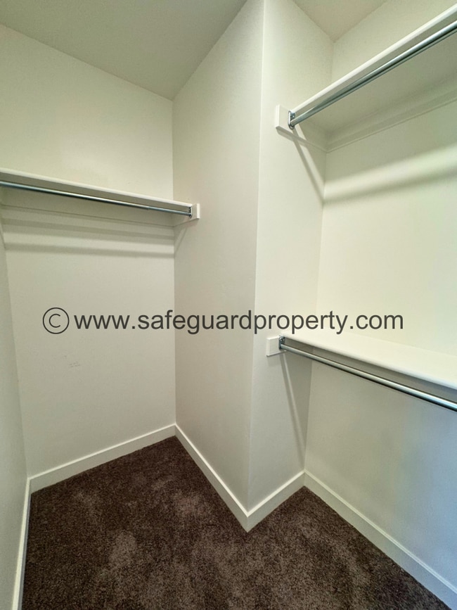 Building Photo - Beautiful Townhome in Saratoga Springs