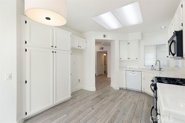Building Photo - 160 Chandon