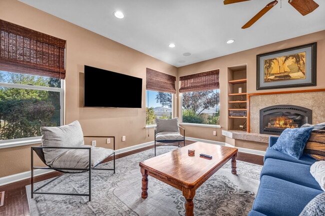 Building Photo - 1520 Taos Ln