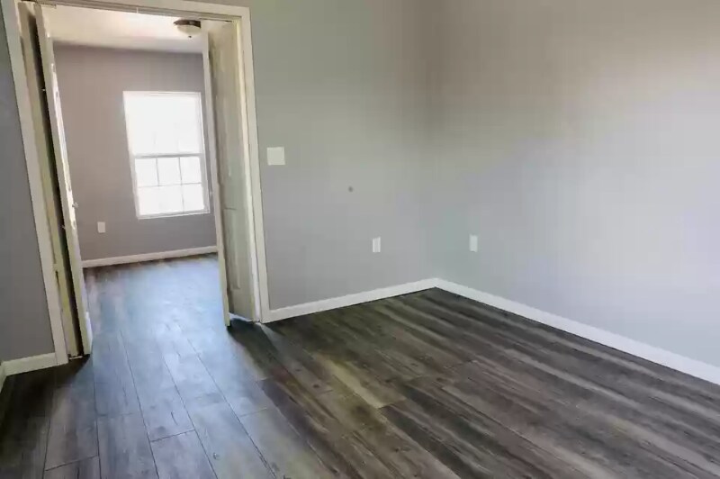 Building Photo - 1303 Barnes Ave