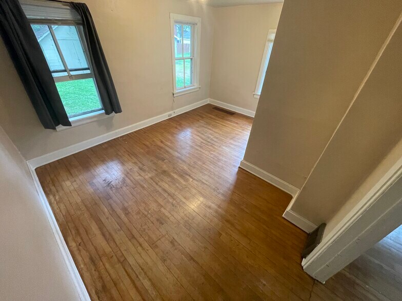 Primary Photo - 120 N 4th Ave