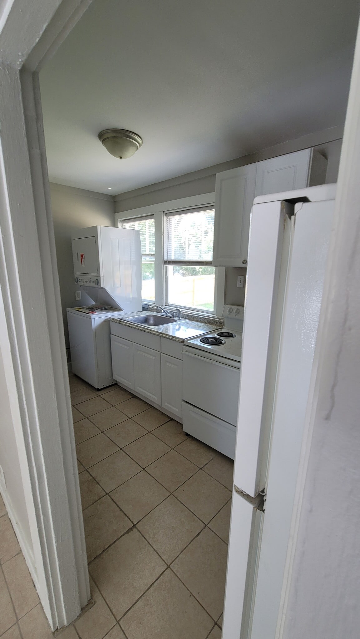 Building Photo - 1511 N Davis Hwy