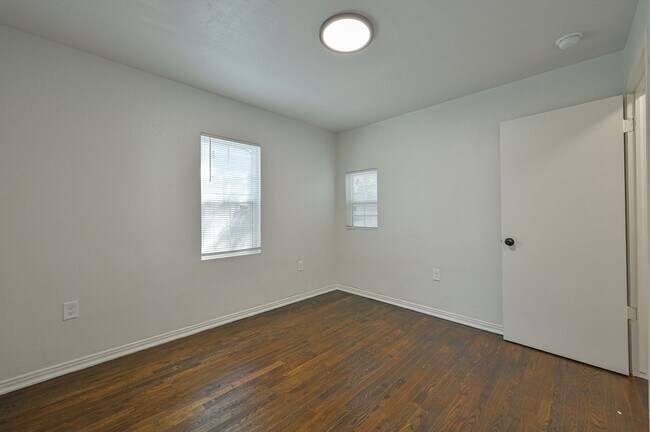 Building Photo - 1125 SW 47th St