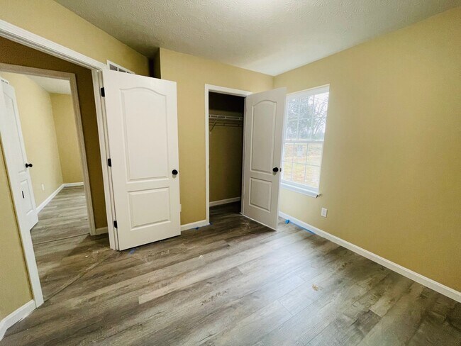 Building Photo - 106 Diane Ct