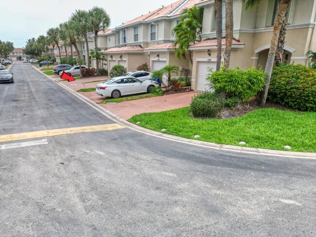 Building Photo - 6086 Seminole Gardens Cir