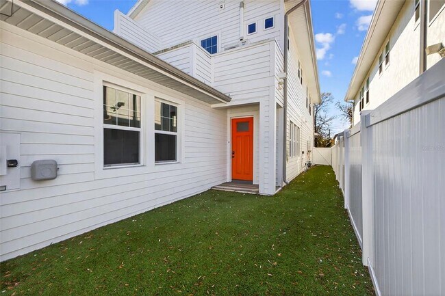 Building Photo - 611 24th Ave N