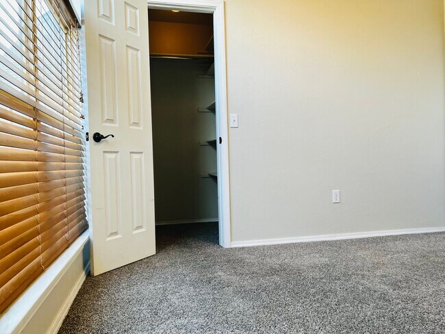 Building Photo - Gorgeous 3BD 2BA with Bonus Office Space in Del City!!