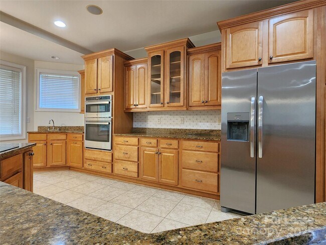 Building Photo - 5524 Strabane Dr