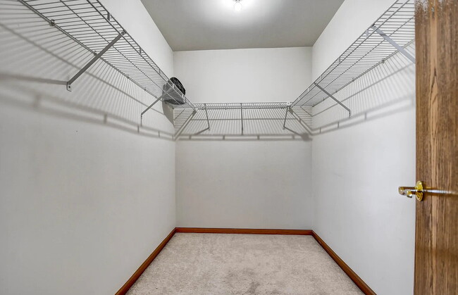 Building Photo - Comfortable Living in a Desirable Area