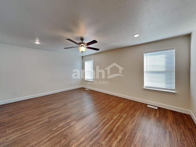 Building Photo - 2294 E Buckskin Way