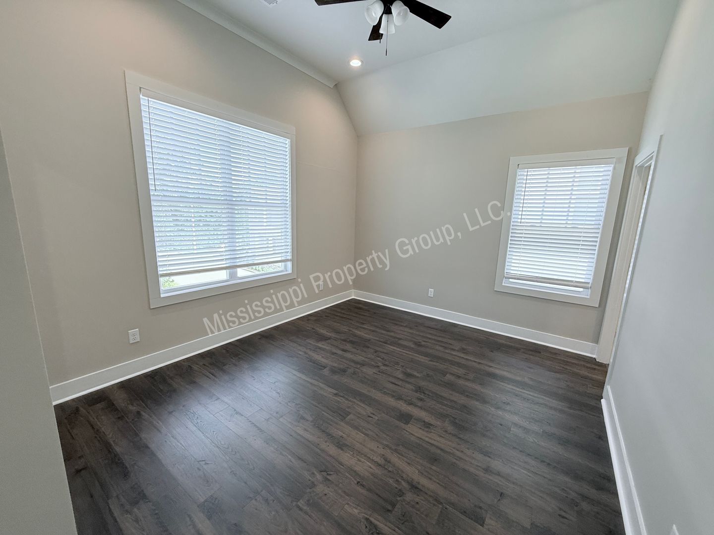 Building Photo - 1402 Pleasant Dr