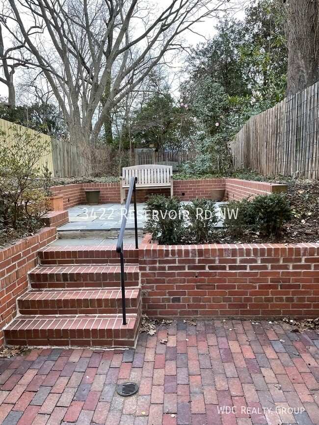 Building Photo - AMAZING GEORGETOWN "COUNTRY HOME" IN THE C...