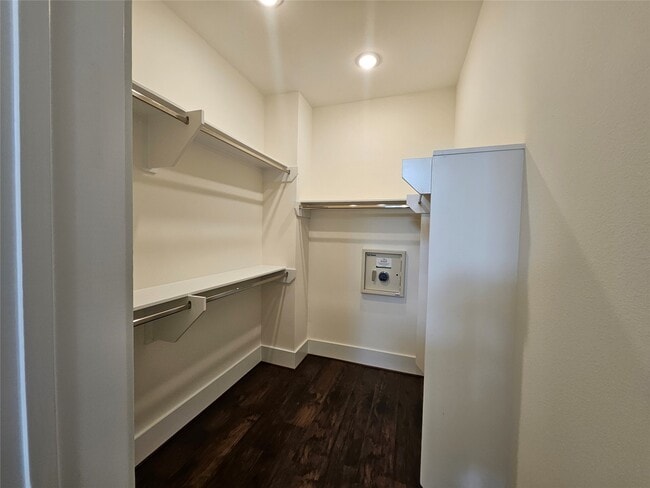 Building Photo - 2401 Crawford St