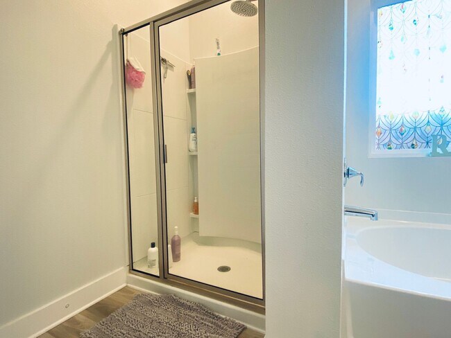 Building Photo - Spacious 4BR/2BA Home with Flexible Living Areas in Saddle Ridge