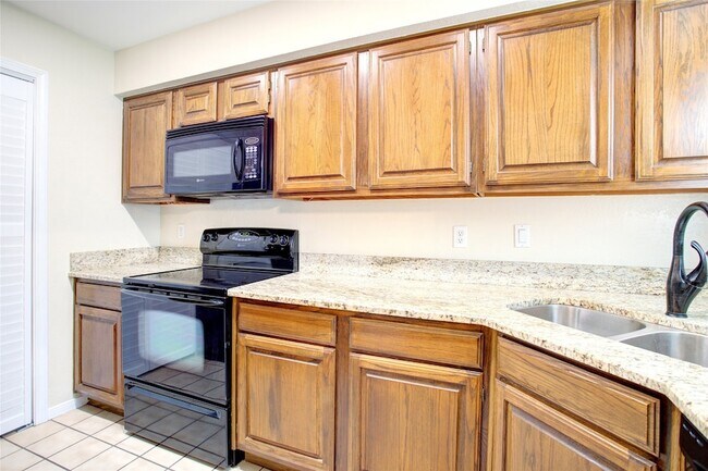 Building Photo - 1304 Harwell Dr
