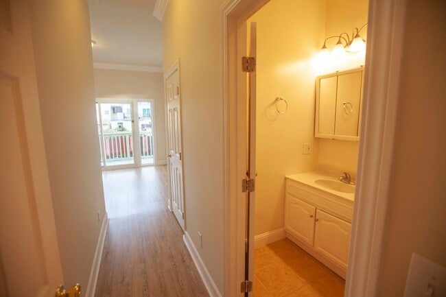 Building Photo - House for rent, Updated 4BR+2 extra BR/Den/Offices/Family Rooms & 3BA in Ingleside!