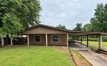 Building Photo - 6841 Klug Pines Rd