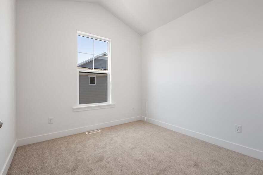 Building Photo - 384 Chadam Way