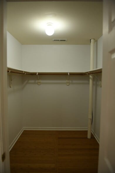 Large walk-in master bedroom closet - 19295 Briar Patch Dr