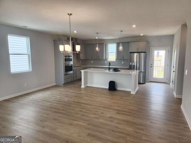 Building Photo - 821 York Aly