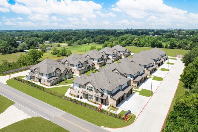 Building Photo - 211 Pk Pl Cir