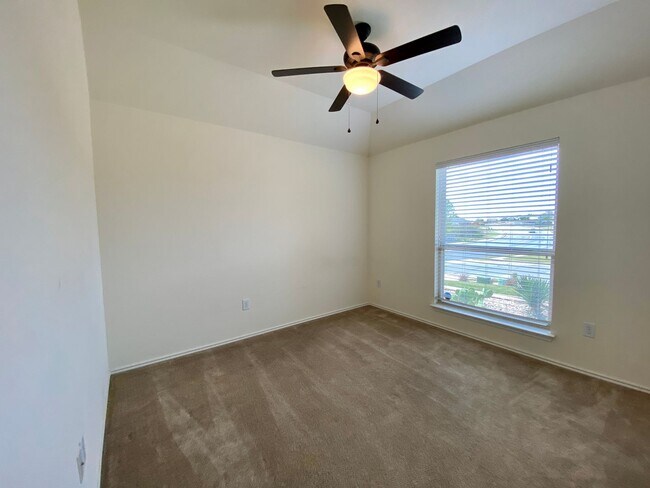 Building Photo - 466 Eagle Brook Ln