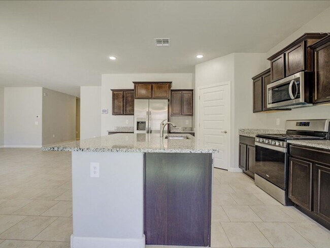 Building Photo - Corona de Tucson 4 Bedroom 2 Bathroom